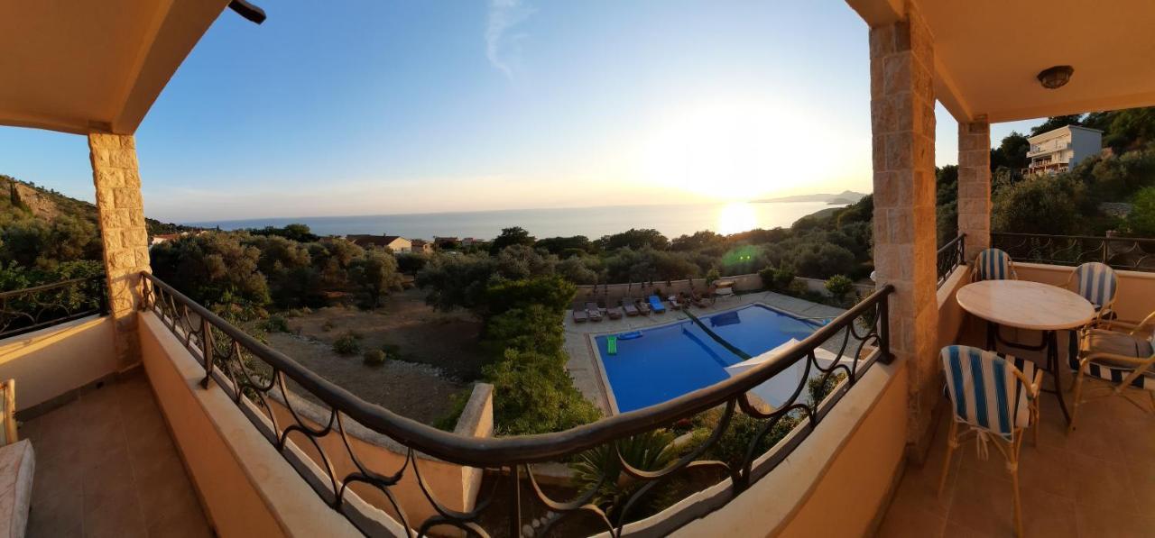 Villa Lipski Sveti Stefan Bagian luar foto