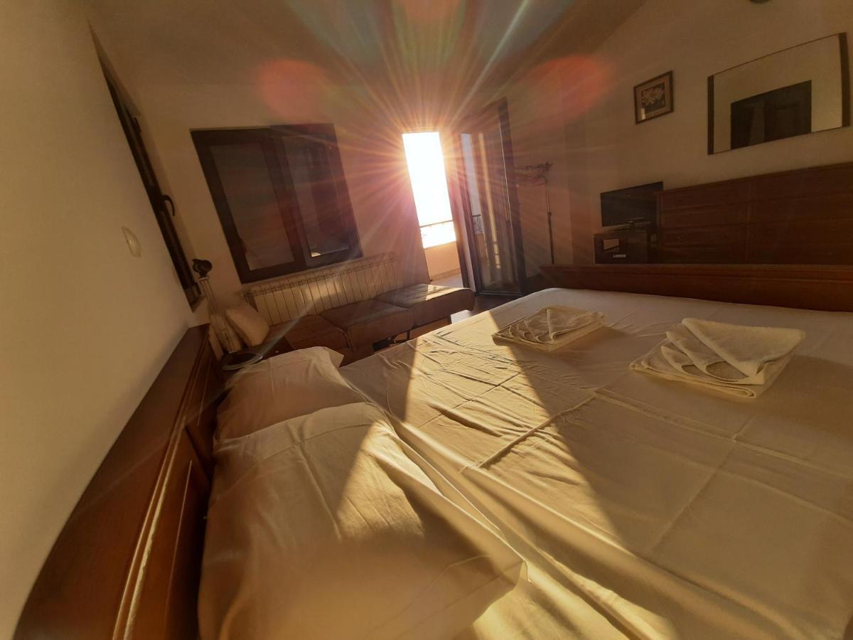 Villa Lipski Sveti Stefan Bagian luar foto