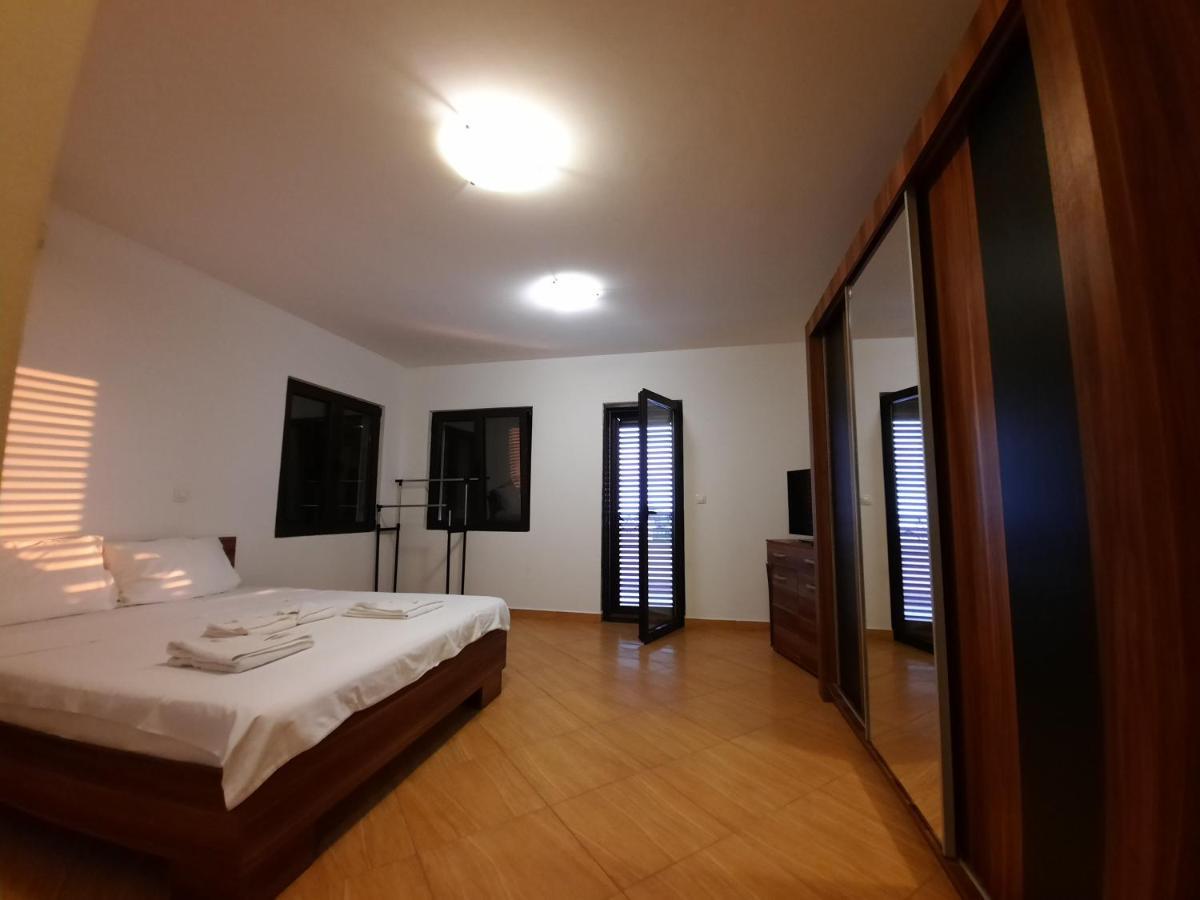 Villa Lipski Sveti Stefan Bagian luar foto